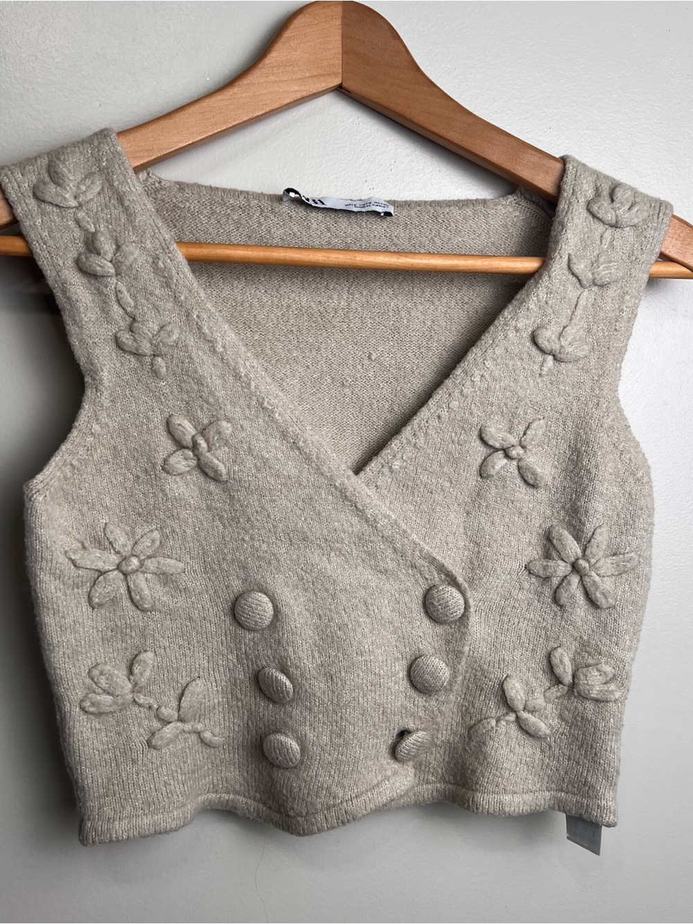 Zara Beige/Cream Knit Floral-Effect Embroidered Button Vest Size S, EUC